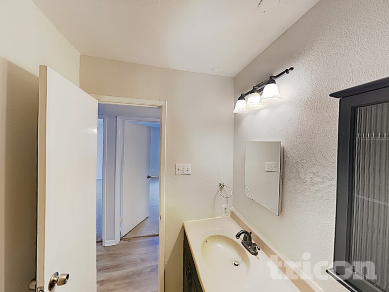 Building Photo - 4114 Hartford Dr