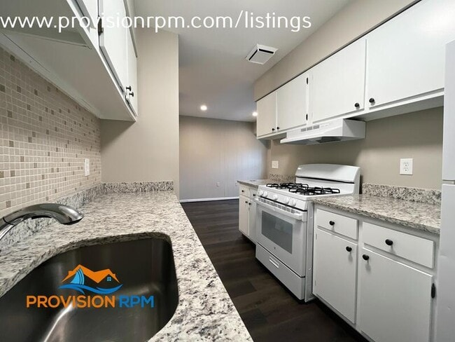 Building Photo - 16 Silverwood Cir