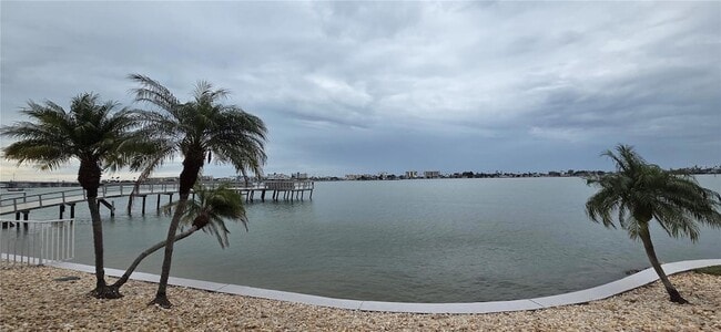 Building Photo - 4550 Cove Cir