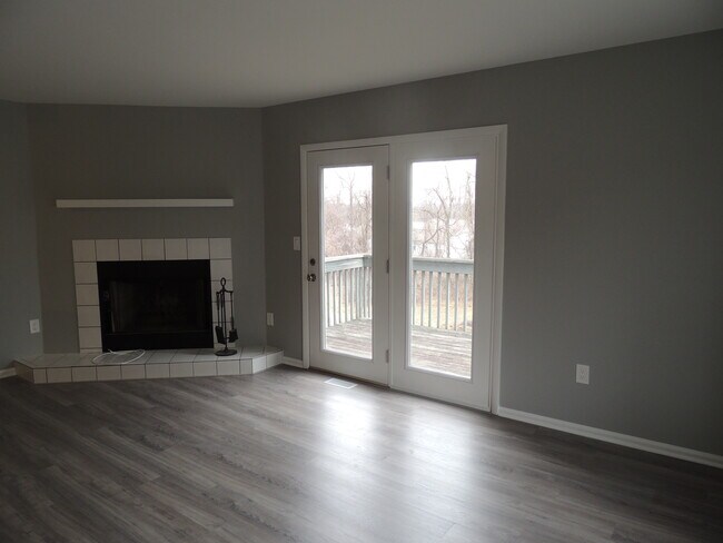 Building Photo - 404 Pinebrooke Cir