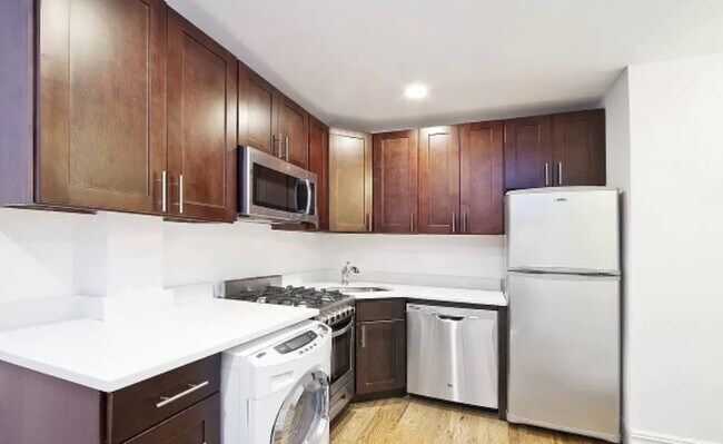 Building Photo - 18 Sidney Pl