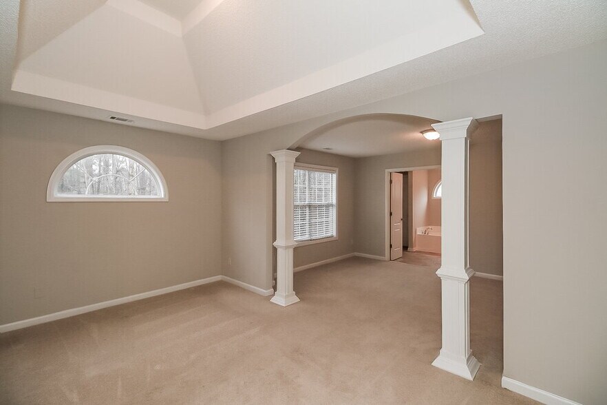 Building Photo - 4045 Lindsey Ln