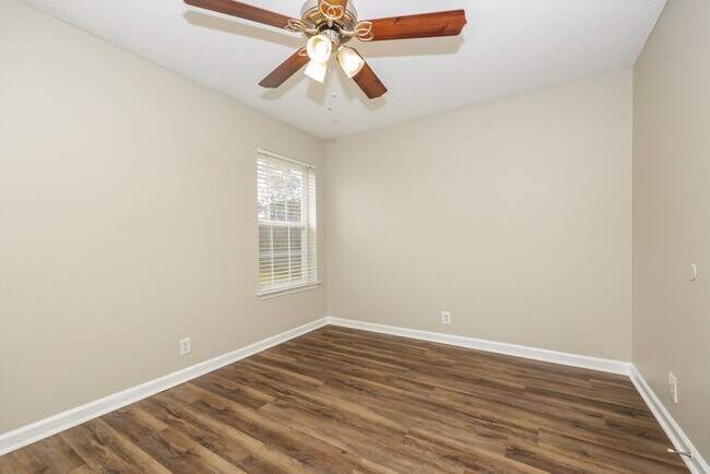 Building Photo - 872 Lavergne Ln