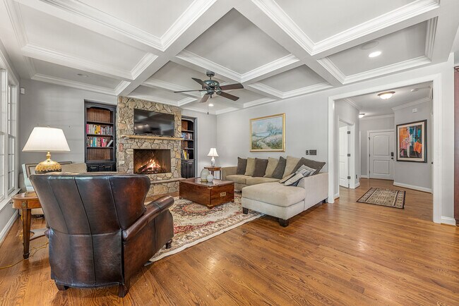 Building Photo - 405 Pondview Ct