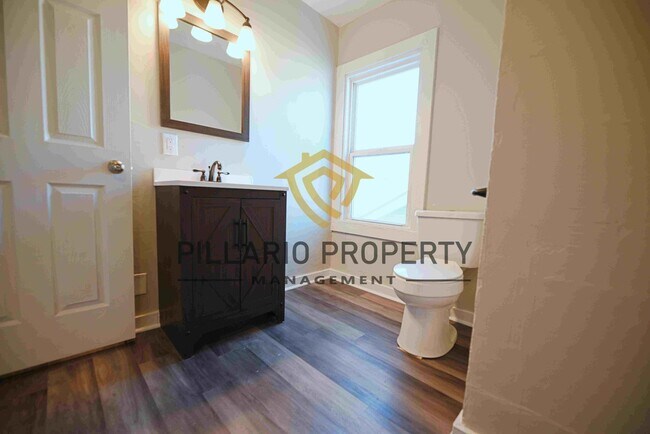 Building Photo - Close to Marion University, 3 Bedroom, 1.5...