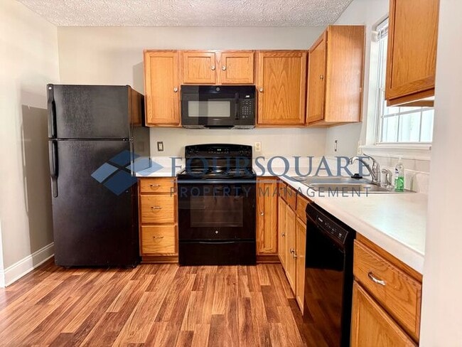 Building Photo - Spacious 4-Bed / 3-Bath Single-Family Home with Sunroom, Fenced Yard. Convenient to Southeast Ral...
