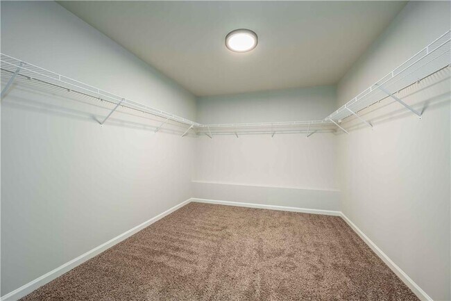 Building Photo - 5875 Chestnut Dr