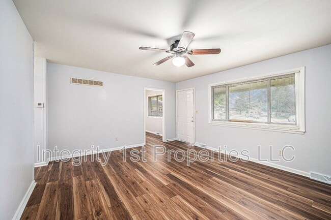 Building Photo - 4202 N Askew Ave