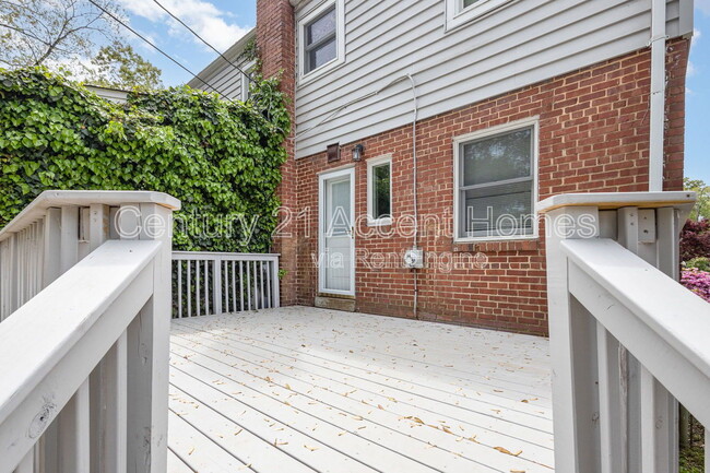 Building Photo - 2034 Arlington Terrace