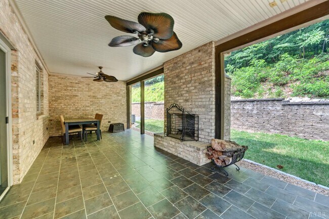 Building Photo - 237 Golf Course Trail