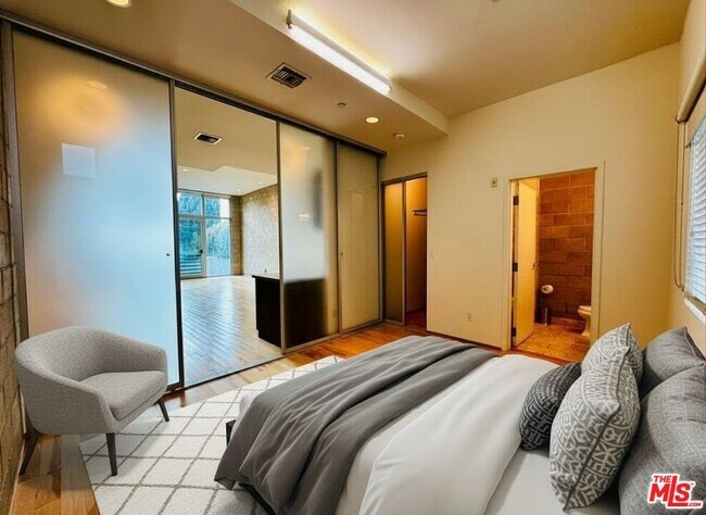 Building Photo - 717 Highland Ave