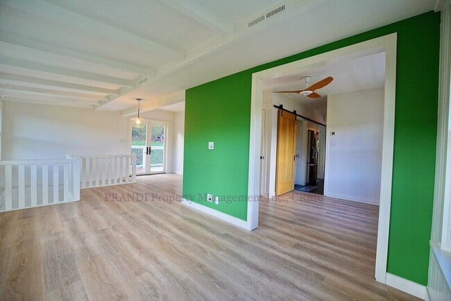 Building Photo - 61 Hickory Rd