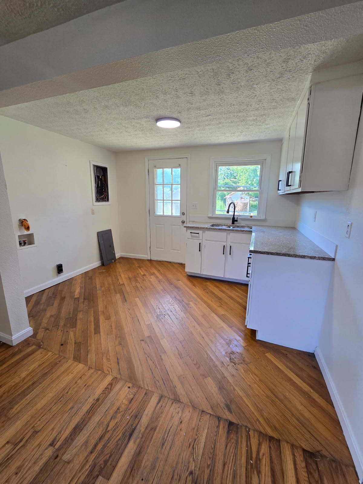 Building Photo - 629 Dawes Ave