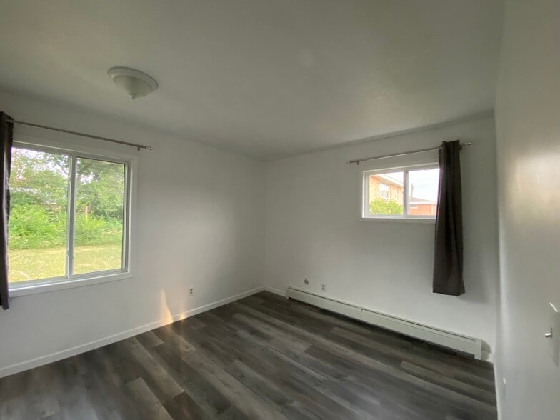 Bedroom #1 - 2 - 2096 Mississippi St