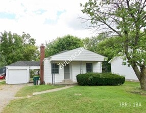 Building Photo - 1904 N Maplewood Ave
