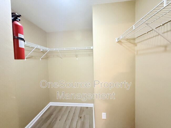 Building Photo - 111 N Charles Willis Dr