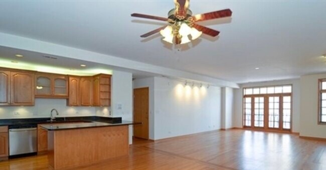 Building Photo - 2533 N Halsted St