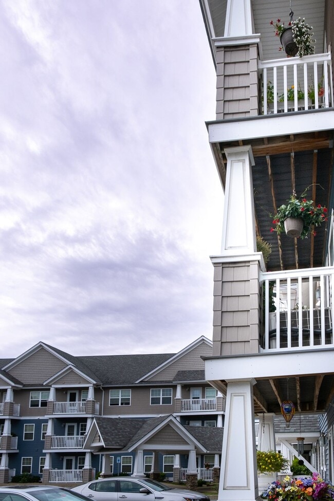 Building Photo - 2 bed, 2 bath independent senior living (55+ years of age) heat, hot water, & electricity include...