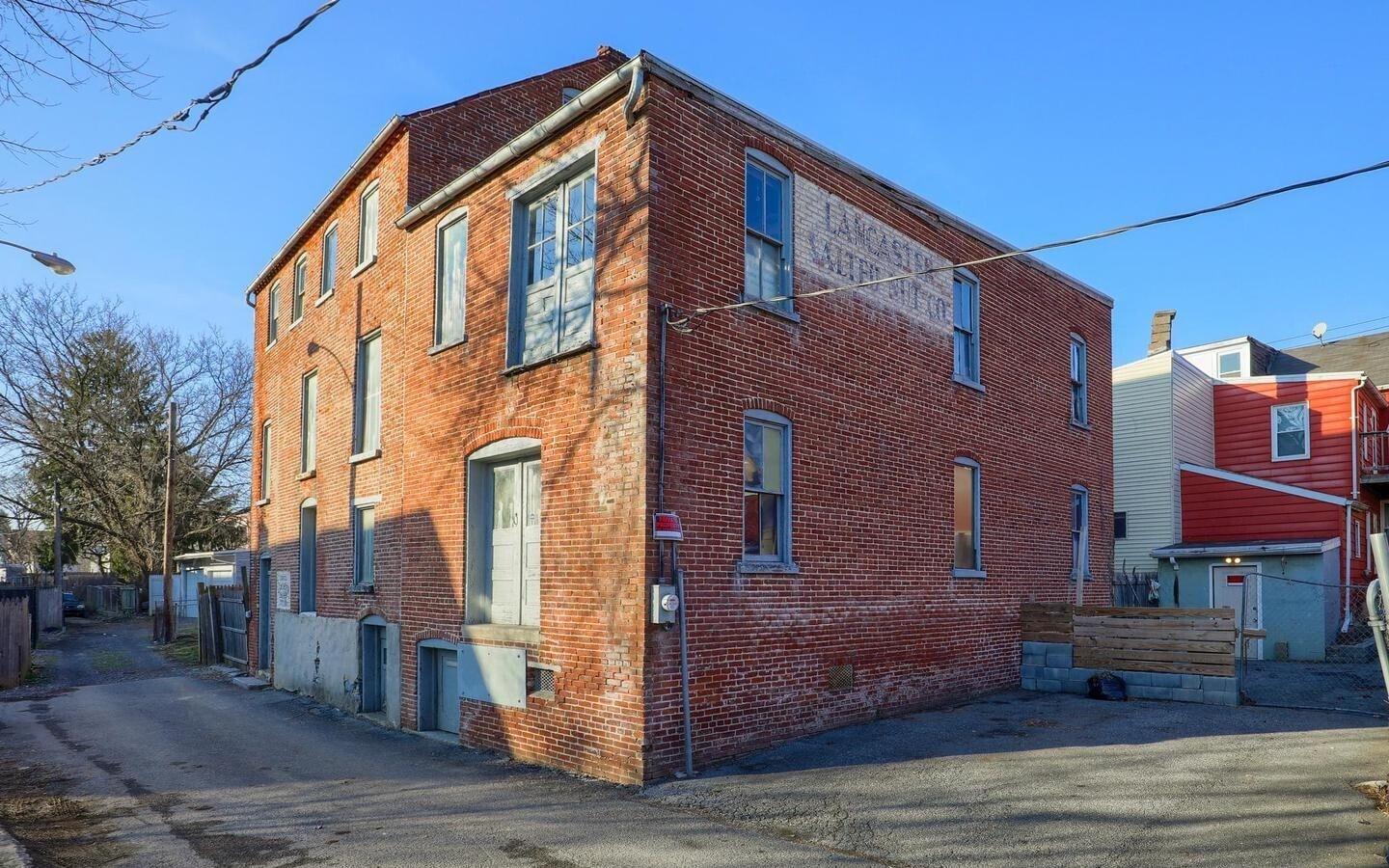 Building Photo - 10 Coral St