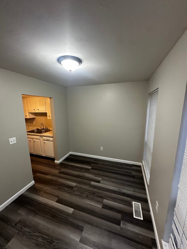 Building Photo - 6846 Emerald Ave