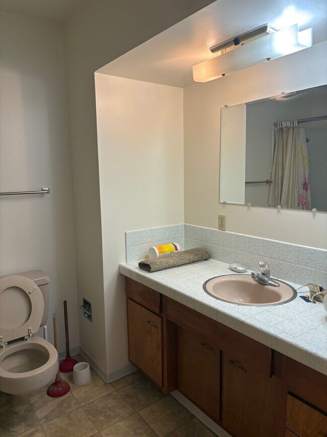 Building Photo - 3029 River Bend Dr