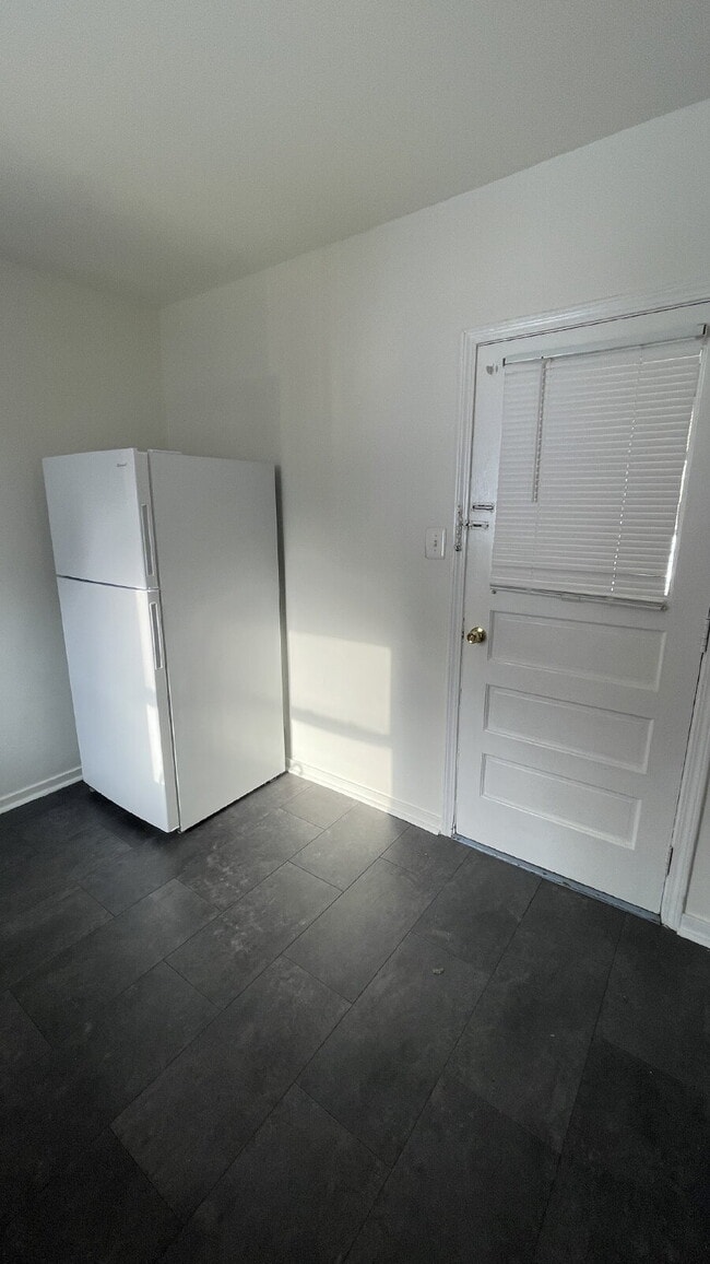 Building Photo - Spacious 3-Bedroom in Bellevue – Minutes from Downtown Pittsburgh!