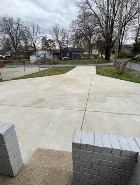 Building Photo - 1406 22nd Ave N