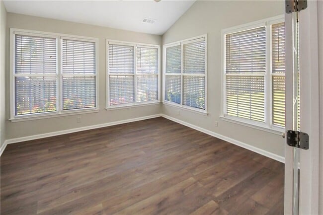 Building Photo - 258 Brookcliff Dr NE
