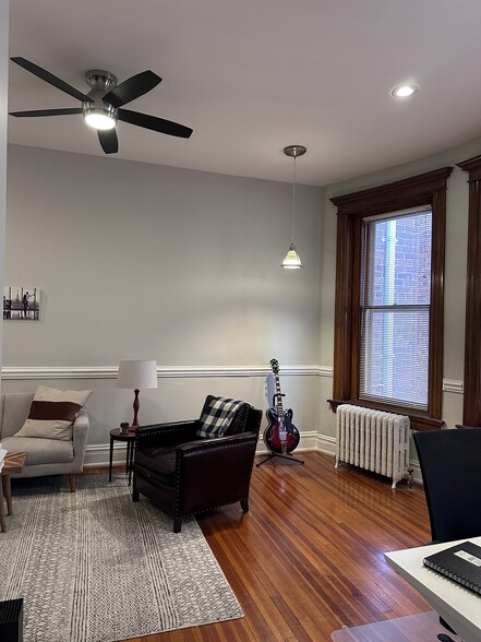 Large great room - 2329 W Grace St