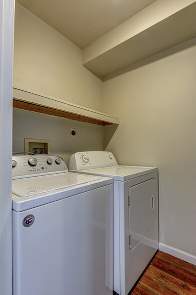 Building Photo - 1736 Light St