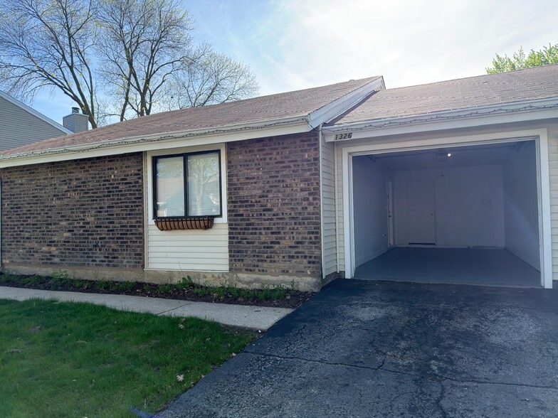 Building Photo - 1326 N Shadow Lake Ter