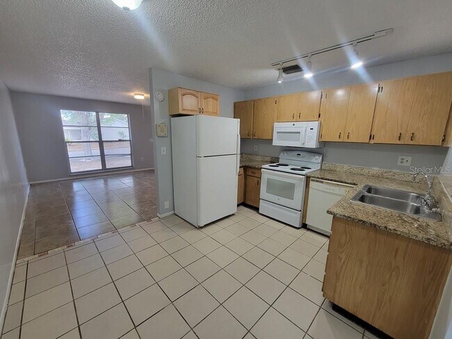 Building Photo - 6922 Westend Ave