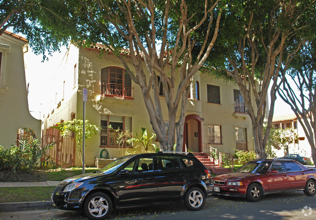 Building Photo - 367 N Sierra Bonita Ave