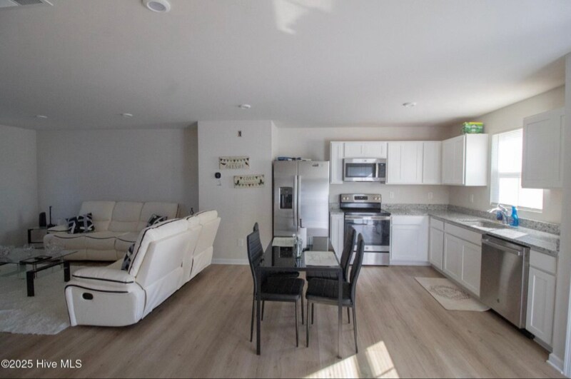 Building Photo - 8950 Shallow Crk Trl