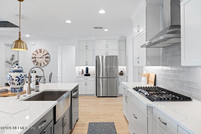 Building Photo - 221 Marquesa Cir