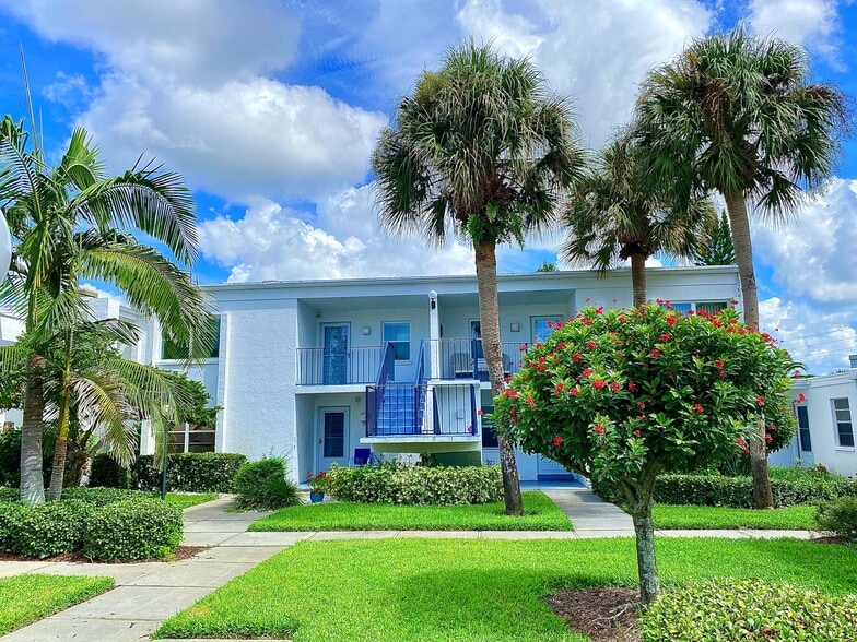 Building Photo - 729 Capri Isles Blvd