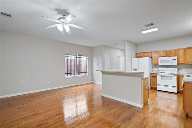 Building Photo - Roomy 4bdr Near NRG