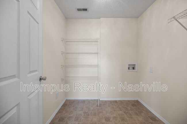 Building Photo - 3236 Woodpoint Dr