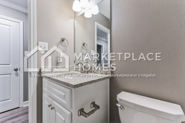 Building Photo - 1519 W 15th St