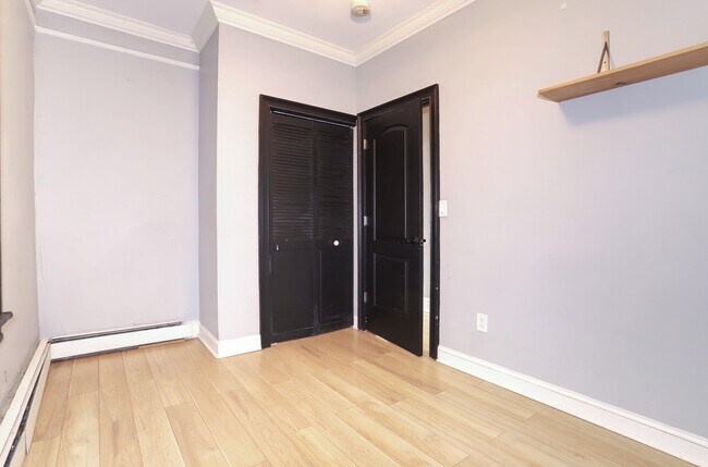 Building Photo - 388 Baldwin Ave