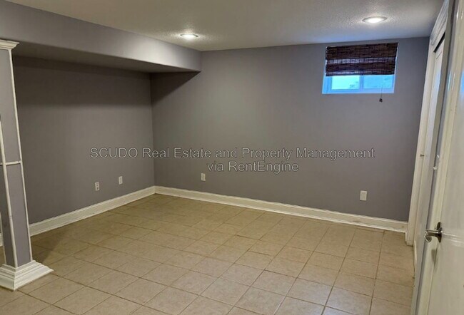 Building Photo - 418 E 63rd Terrace