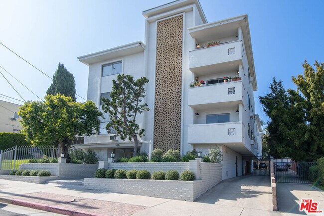 Building Photo - 5935 Chula Vista Way