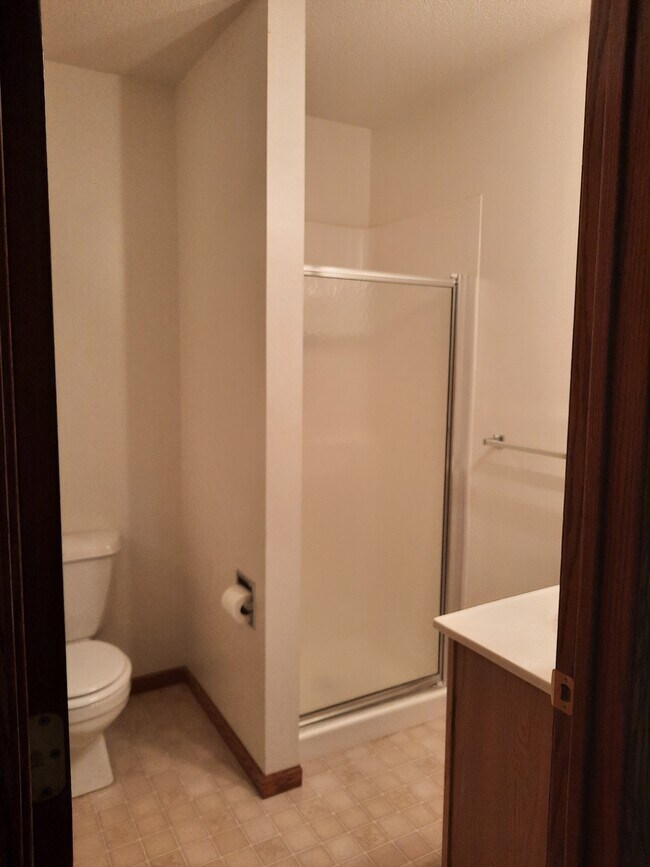 Building Photo - 613 N Broadway