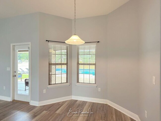 Building Photo - 6185 Autumn Pines Cir
