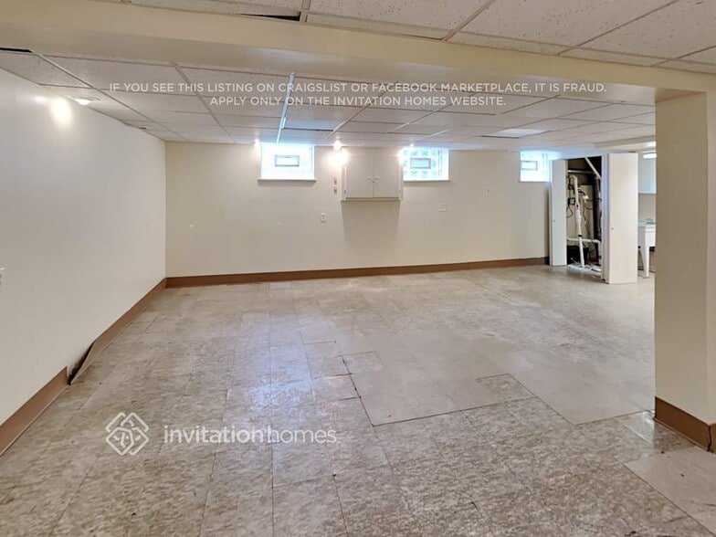 Building Photo - 23017 Lakeshore Dr