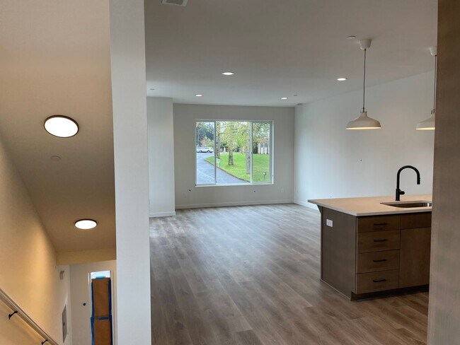 Building Photo - 5575 NE Killingsworth St