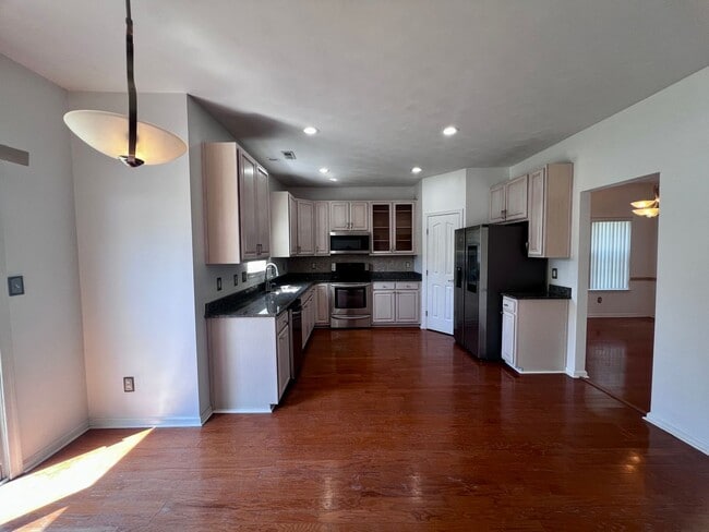 Building Photo - Beautiful 4 bedroom home in Chesapeake