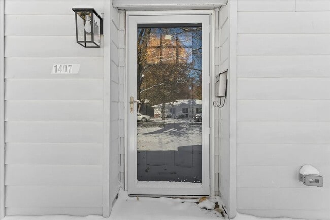 Building Photo - West Clark Street