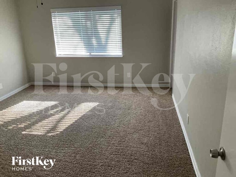 Building Photo - 1005 Loving Trail