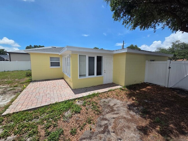 Building Photo - Charming 3 Bedroom Home in South Tampa's Ballast Point Neighborhood